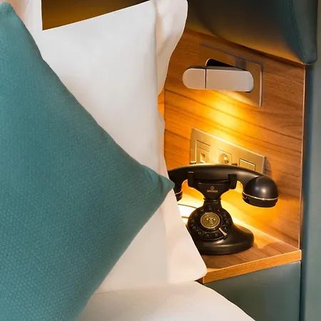 Hotel Whistler - Gare Du Nord 4*