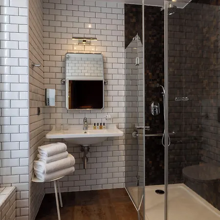 Hotel Whistler - Gare Du Nord 4*