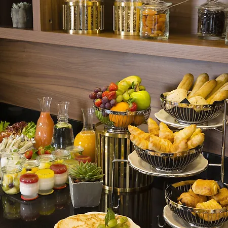 Whistler - Gare Du Nord Hotel