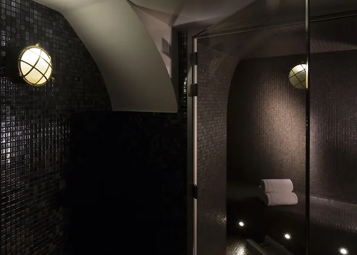 Whistler Hotel Paris